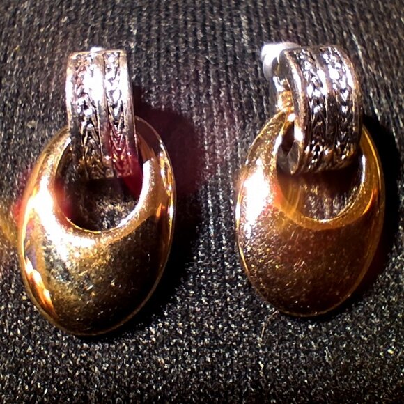 Napier Pineapple Earrings, Elastic Bracelet, Silver/Gold Toned Hoop Earrings - Picture 4 of 9